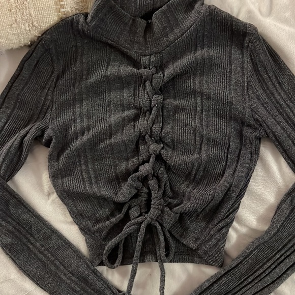 Fashion nova lace up crop top - Picture 2 of 3